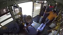 Polisin kalp krizi geçiren yolcuyu kurtarma çabası kamerada