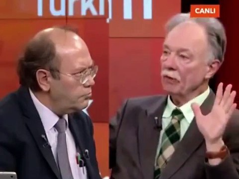 Filozof Teoman Duralı ‘korkunç bir şey’ deyip sordu: Türkiye’nin yeniden istiklaline kavuşması yazının değişmesine mi bağlıydı?