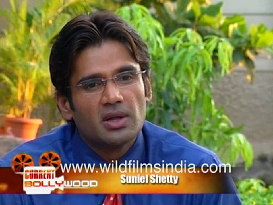 Bipasha Basu starry-eyed look, Akshay Kumar, Sunil Shetty, Paresh Rawal, Rimi Sen on Phir Hera Pheri