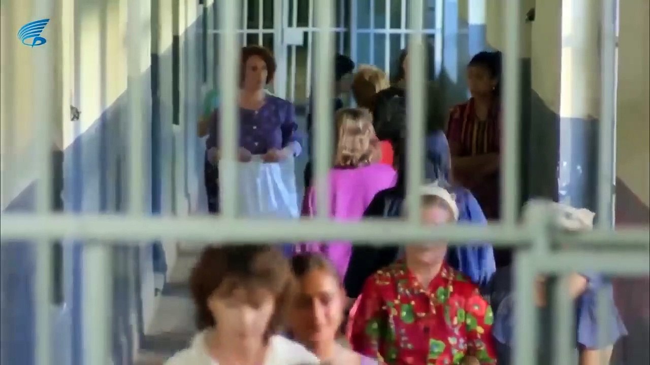 Firar - Topal Ayşe'yi Dikizliyor!