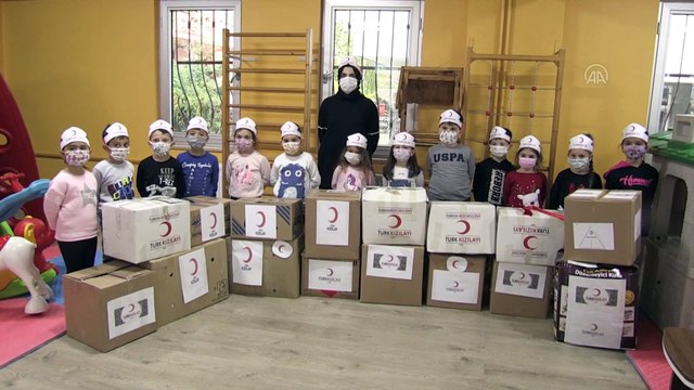 Rize'de, minik öğrenciler kumbaralarındaki paraları depremzedelere gönderdi