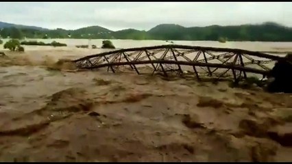 Un pont se fait emporter par l'ouragan Eta au Honduras ! 05 Novembre 2020
