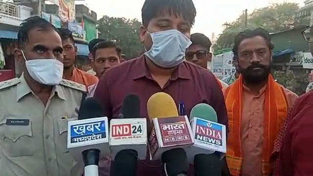 अर्णव गोस्वामी की रिहाई के लिए राष्ट्रपति के नाम तहसीलदार को सौंपा ज्ञापन