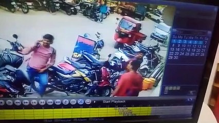 देवास रोड स्थित डिवाइन वैली से हुई स्कूटी चोरी ,चोर सीसीटीवी में कैद