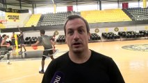 Le coach de Fos Provence Basket Rémi Giuitta avant le 1/4 de Leaders Cup