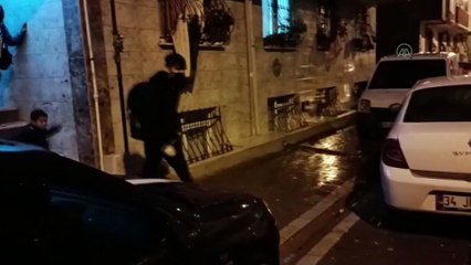 Esenyurt'ta, Afganistan uyruklu kişileri tehditle alıkoyan 2 kişi yakalandı - İSTANBUL
