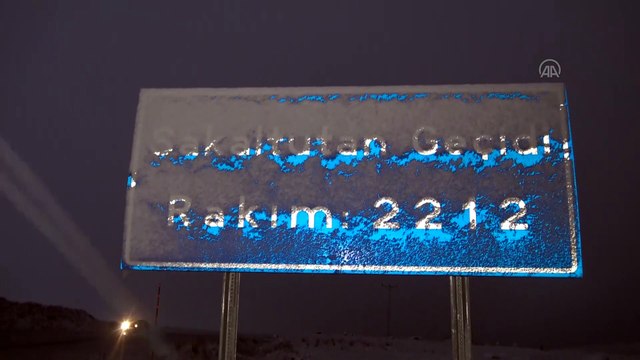 Sakaltutan Geçidi'nde kar yağışı - KARS