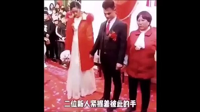 Ce que fait ce marié en pleine cérémonie est juste horrible