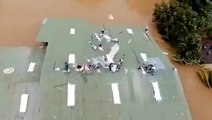 Aerial rescue of people stranded on rooftop amid Eta flooding