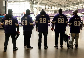 Minnesota Vikings Pay Tribute to George Floyd