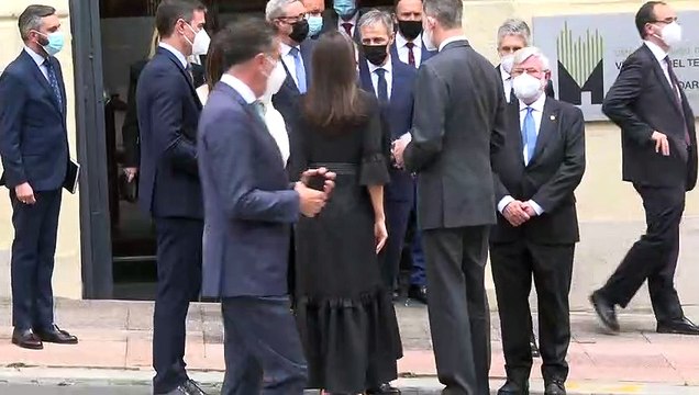 Letizia, de luto y con guiño a la moda local en homenaje a las víctimas del Terrorismo