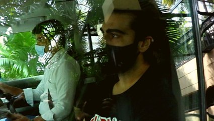 Malaika Arora से शादी की खबरों के बीच कहाँ दिखे Arjun Kapoor | FilmiBeat