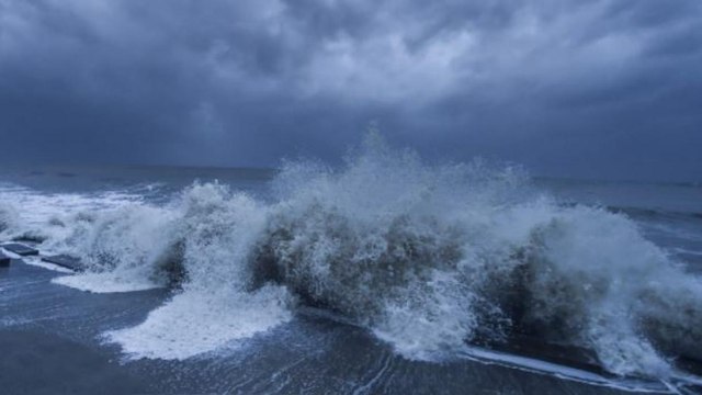 Cyclone: Water enters residential area in East Midnapore