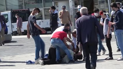 (İSTANBUL - ÖZEL)Taksim'de kavga kamerada