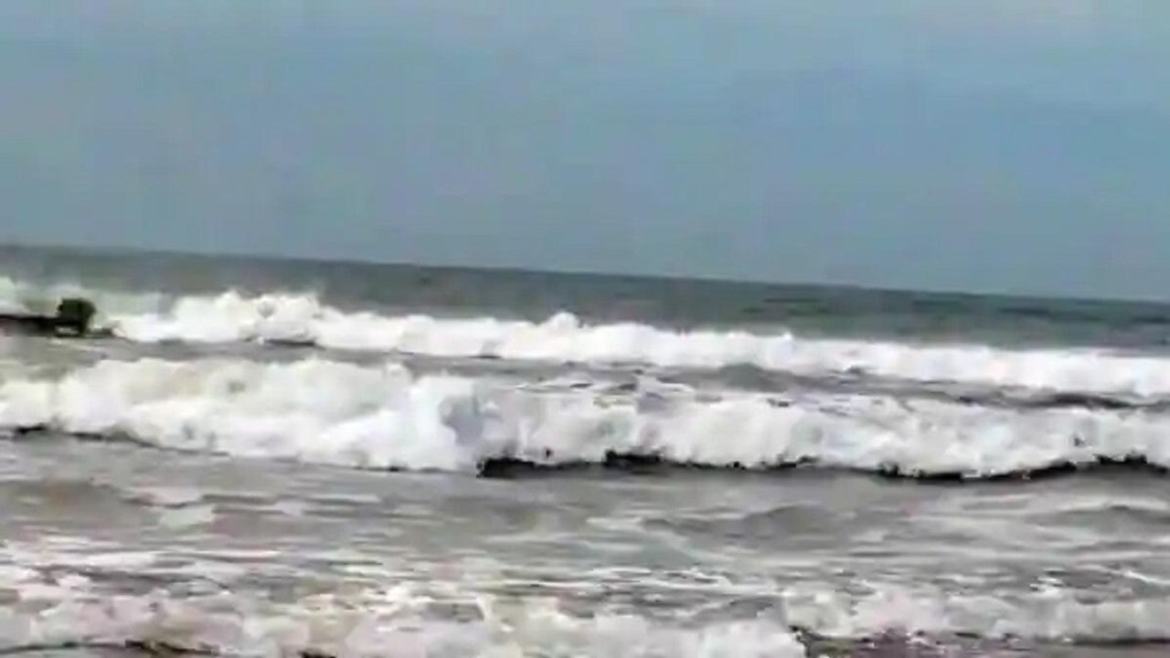 High waves in the sea, Yaas almost reaches Odisha-Bengal