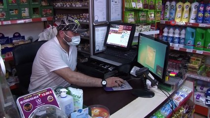 Kadıköy’de kasklı hırsızların motosikleti çaldıkları an kameraya yansıdı