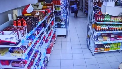 Marketten televizyonu böyle çalıp kaçtı