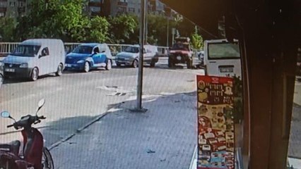 Motosiklet ile cipin kazası kamerada