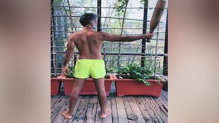 Milind Soman ने बुढ़ापे में कर दिखाया ये हरकत , Social Media पर Viral हुआ Video Check Out | FilmiBeat