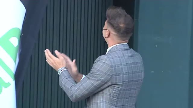 Joaquín inaugura la puerta nº2 del Benito Villamarín que desde hoy lleva su nombre