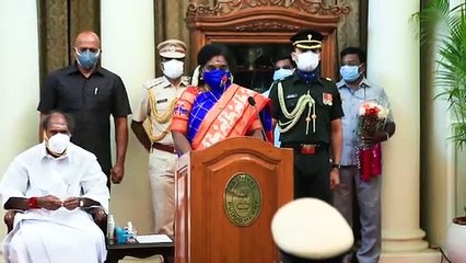 புதுவை- தற்காலிக சபாநாயகர் லட்சுமி நாராயணன் பதவியேற்றார்-23 நாட்களுக்கு பின் எம்எல்ஏக்கள் பதவியேற்பு