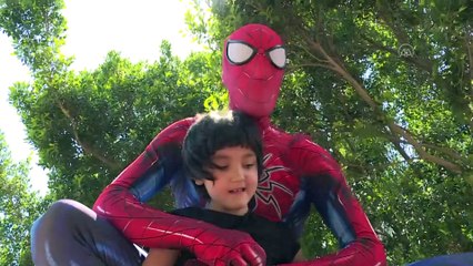 ANTALYA - Küçük Özge'nin yüzü 'Antalyalı Örümcek Adam' ile güldü