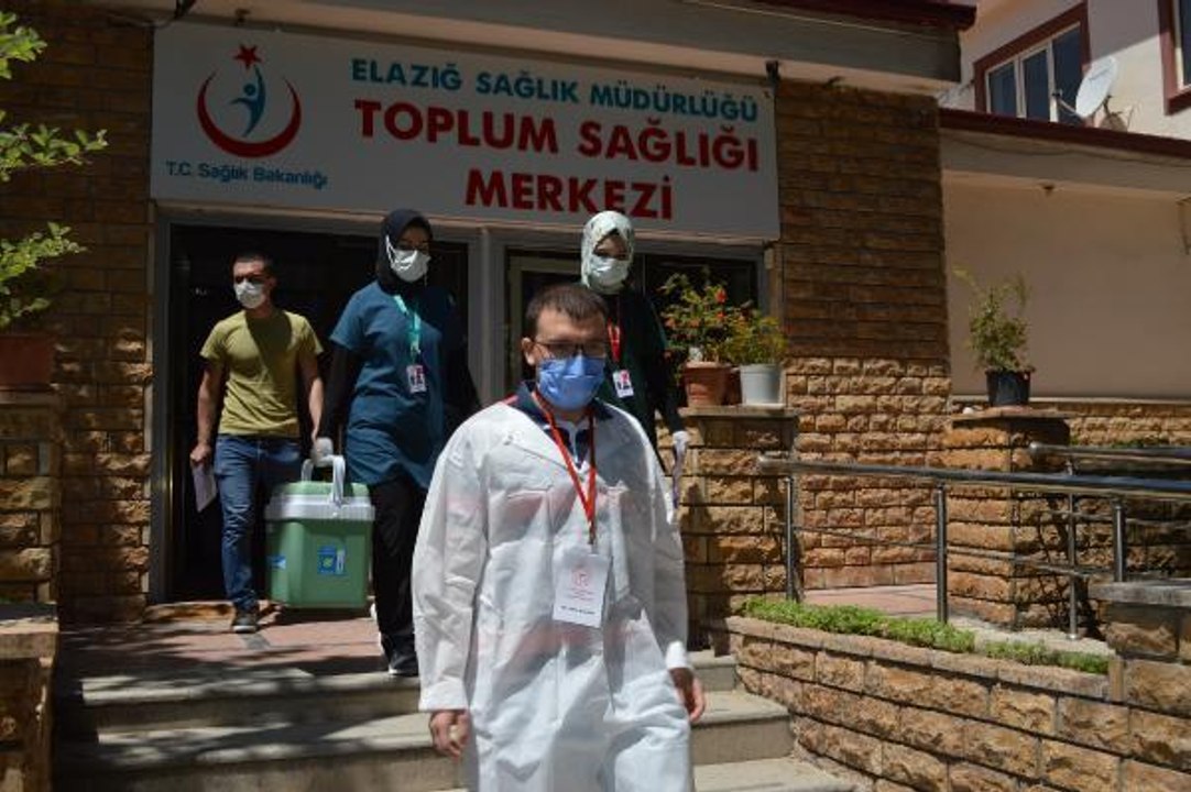 KAPI KAPI DOLAŞIP, AŞI OLMAK İSTEMEYENLERİ İKNA ETTİLER