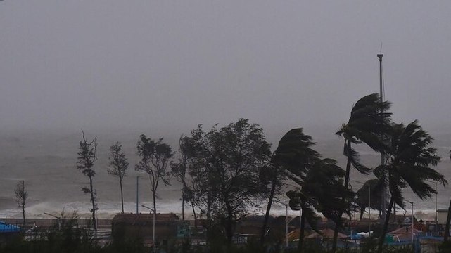 Cyclone Yaas crosses North Odisha coast, inundates large parts of Bengal's coastal districts