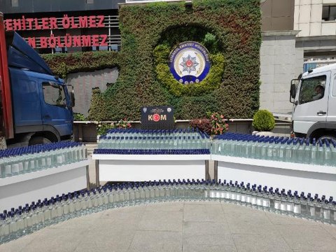 PENDİK'TE SAHTE İÇKİ OPERASYONU; 6 TON 525 LİTRE ETİL VE METİL ALKOL ELE GEÇİRİLDİ