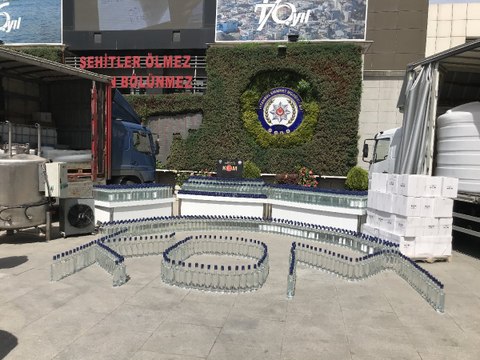 Sahte alkol üretilen depoya baskın: 6 bin 525 litre alkol ele geçirildi
