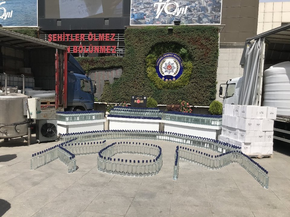 Sahte alkol üretilen depoya baskın: 6 bin 525 litre alkol ele geçirildi