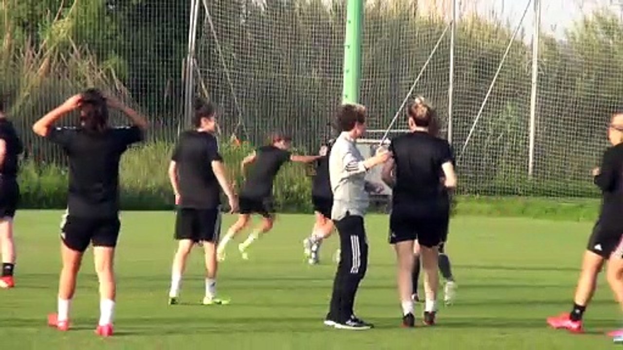 ANTALYA - Beşiktaş Kadın Futbol Takımı'nın başarılı teknik direktörü Özgüvenç, futbol hayatını anlattı