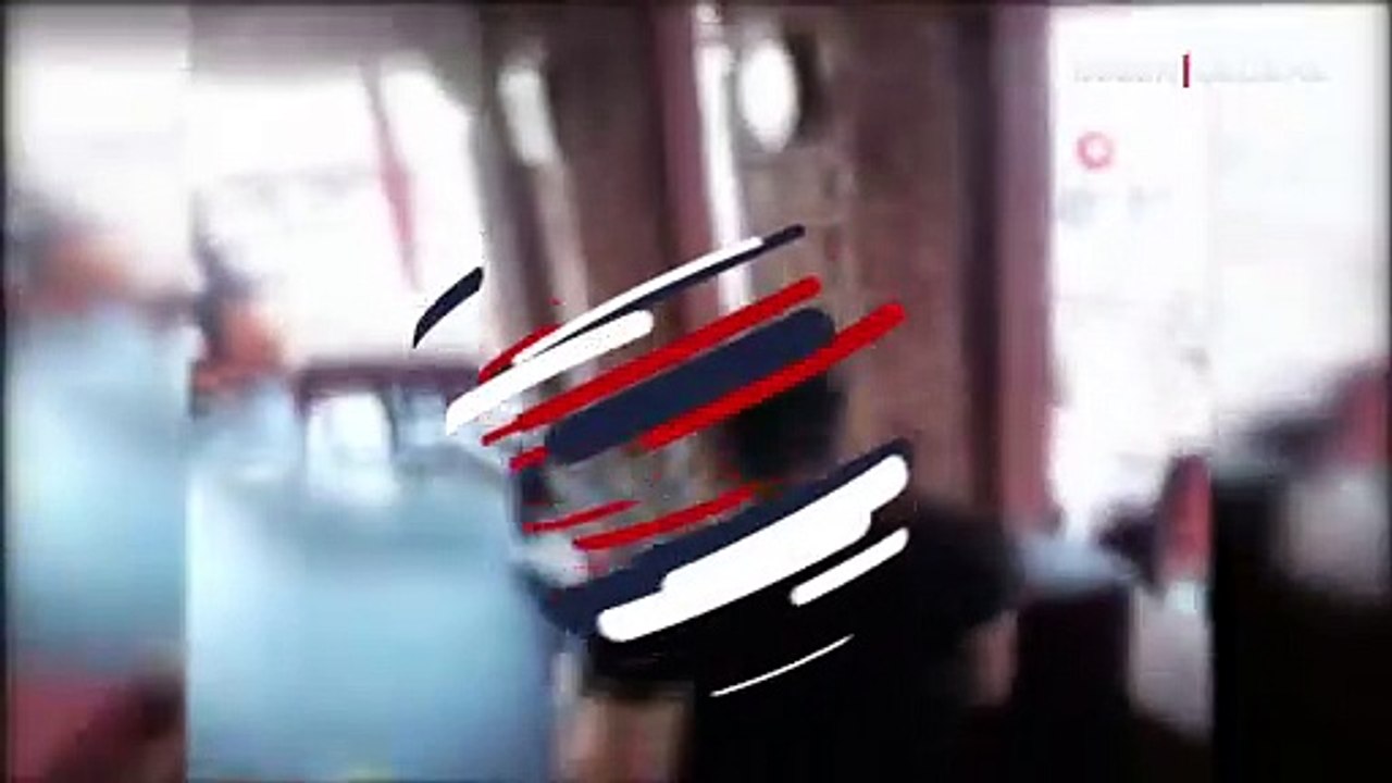 Müzikli eğlenceyi polis alkışlayarak bastı