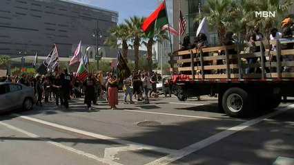 "숨 쉴 수 없다" 플로이드 사망 1주기…유족 만난 바이든 "경찰 개혁" 한목소리