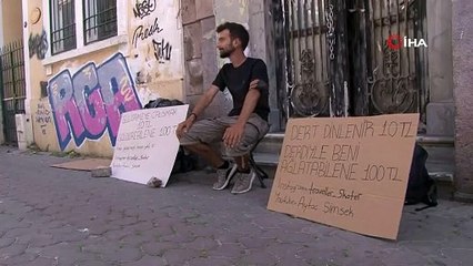 10 liraya dert dinleyen gezgin, kendisini ağlatana 100 lira veriyor