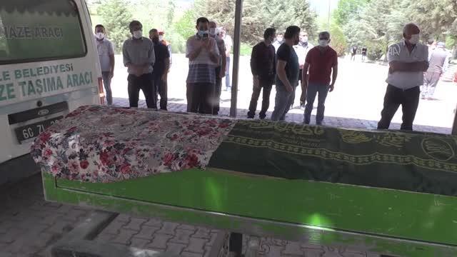 Son dakika haberleri! Trafik kazasında hayatını kaybeden babaanne ve iki torunu yan yana defnedildi