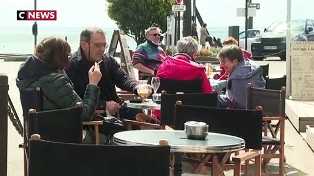 Le nombre de fumeurs a arrêté de baisser l'an dernier en France, rebondissant même chez les personnes aux revenus les moins élevés, dans un contexte de crise sociale , selon un rapport