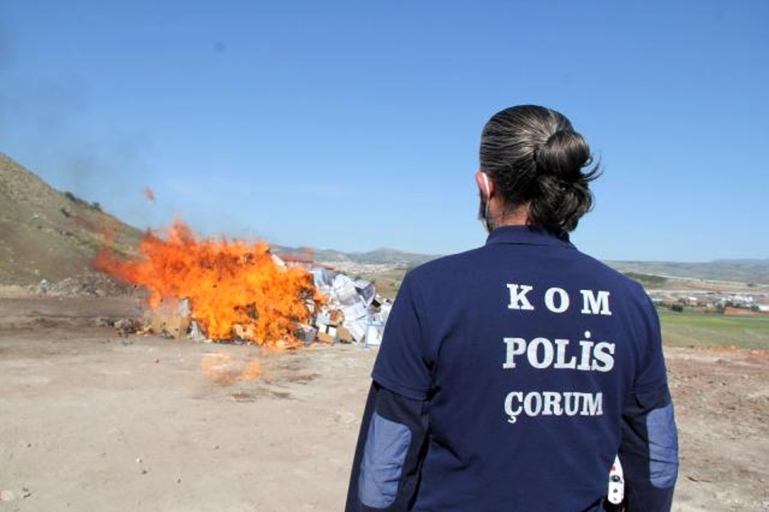 Piyasa değeri 10 milyon TL olan kaçak alkol ve sigaralar böyle imha edildi