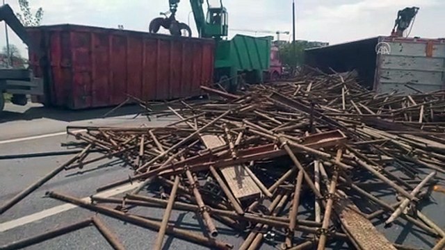 İSTANBUL - TEM otoyolu Sancaktepe mevkisindeki kaza nedeniyle Ankara yönü trafik akışına kapandı