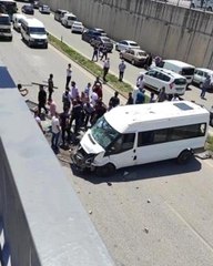 Hatay'da jandarma personelini taşıyan minibüs devrildi: 3 yaralı