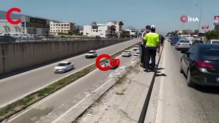 Hatay’da jandarma personelini taşıyan minibüs devrildi: 3 yaralı