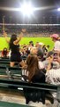 Mujeres protagonizan pelea en partido de los White Sox y los Cardenales de San Luis