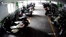 Un scooter électrique prend feu sans raison en plein parking