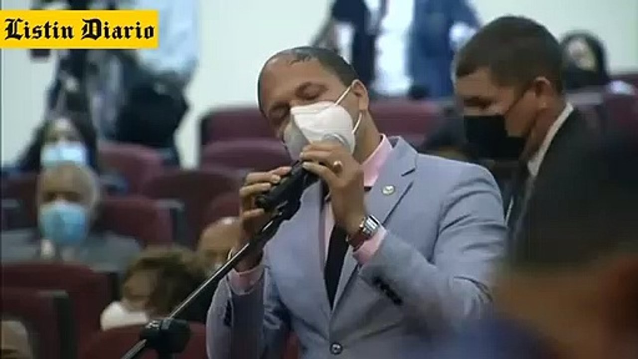 En plena sesión diputado de Monte Plata anuncia que tiene el virus