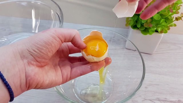 Everyone loves this cake with ONLY 3 INGREDIENTS and everyone wants the recipe!