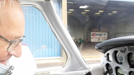 A bord de l'avion Piper P28 à l'aéroclub de Dieppe (76)
