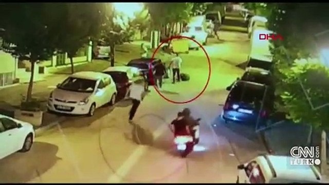 Kurşun yağdırdı! İstanbul'da sokak ortasında silahlı saldırı