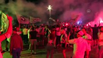 İZMİR - Altaylı taraftarlar, takımlarının Süper Lig'e çıkmasını kutladı