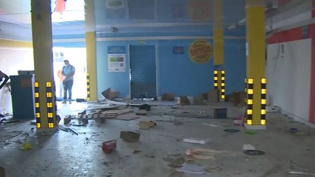 Vándalos atacaron sede de la Alcaldía y locales en Barranquilla