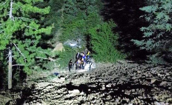 Otomobil 100 metrelik uçurumdan yuvarlandı 1 ölü, 4 yaralı